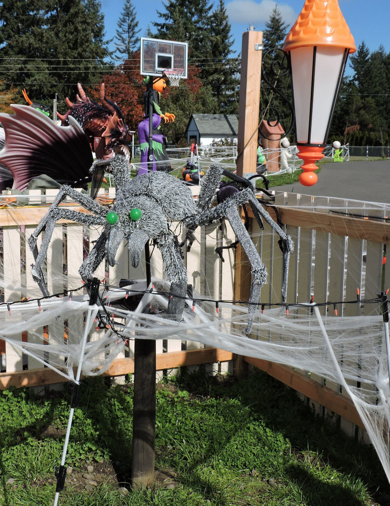 191017.news.halloween.house.4.jpg